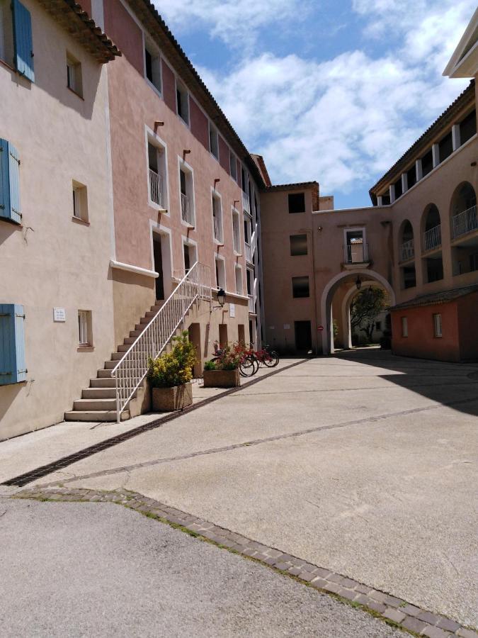 Appartement T2 Avec Piscine A 100 M De La Plage Six-Fours-les-Plages Exterior photo
